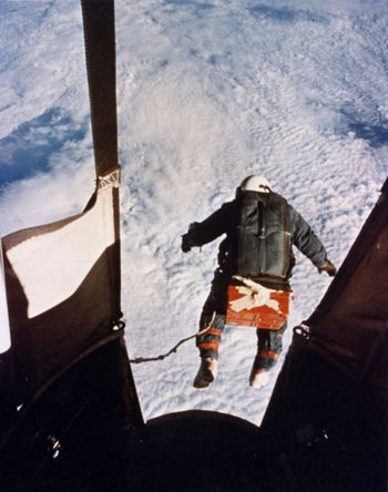 472px-Kittinger-jump.jpg